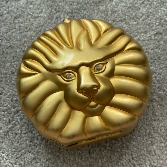🚚 MOVING SALE Vintage brushed gold Lion's Head hard case minaudière cros… - Picture 1 of 15
